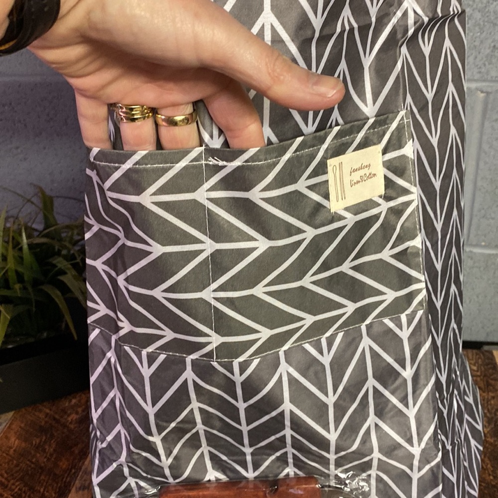 Gray Patterned Apron - Picture 3 of 5